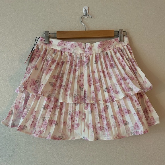 Floral Ruffle Hem Skirt Shorts - Picture 2 of 4